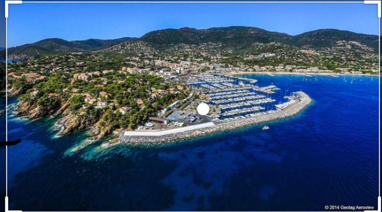 Cavalaire Vue Mer Au Loin Maisonnette Tout Equipee Pour 4 Personnes Avec Piscine Clim Wifi Velos Tv Barbecues Kültér fotó