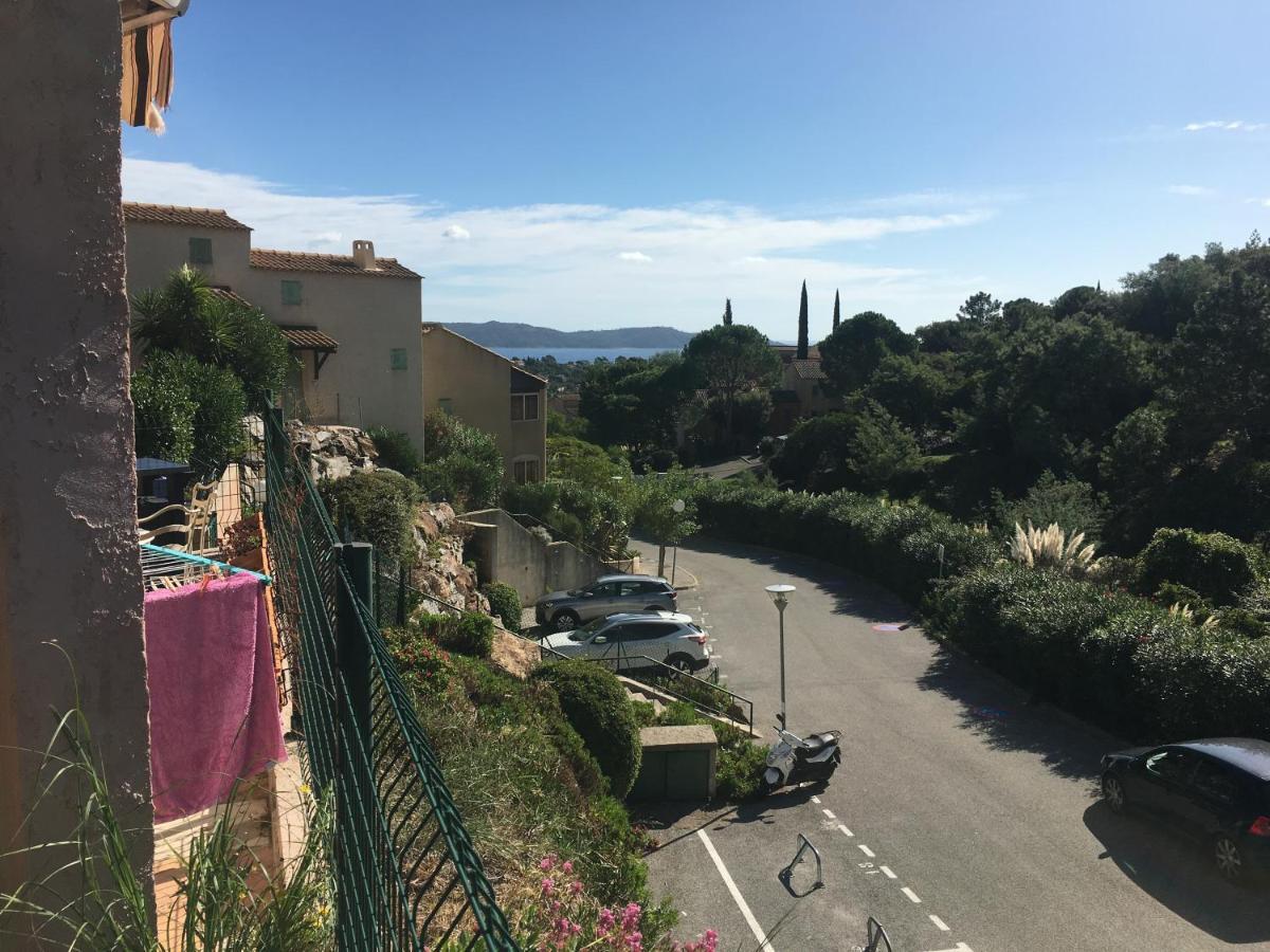 Cavalaire Vue Mer Au Loin Maisonnette Tout Equipee Pour 4 Personnes Avec Piscine Clim Wifi Velos Tv Barbecues Kültér fotó