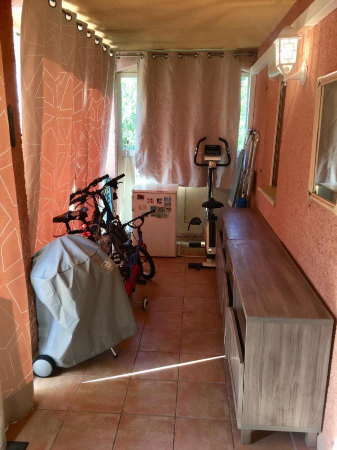 Cavalaire Vue Mer Au Loin Maisonnette Tout Equipee Pour 4 Personnes Avec Piscine Clim Wifi Velos Tv Barbecues Kültér fotó
