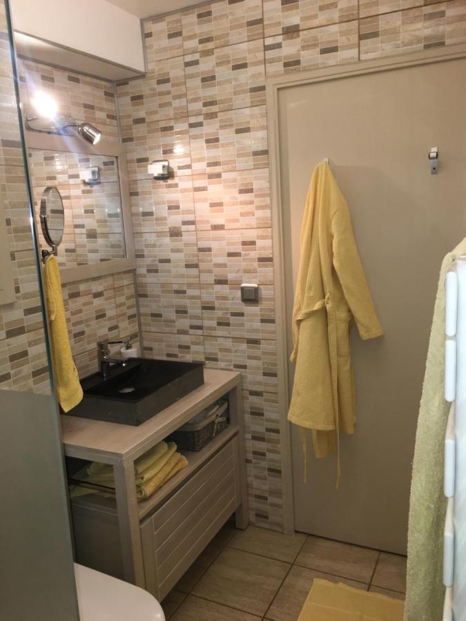 Cavalaire Vue Mer Au Loin Maisonnette Tout Equipee Pour 4 Personnes Avec Piscine Clim Wifi Velos Tv Barbecues Kültér fotó