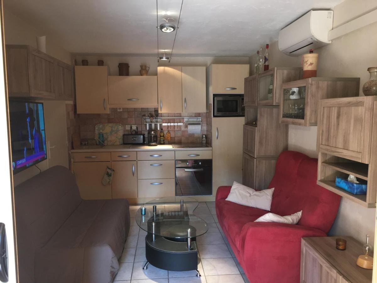 Cavalaire Vue Mer Au Loin Maisonnette Tout Equipee Pour 4 Personnes Avec Piscine Clim Wifi Velos Tv Barbecues Kültér fotó