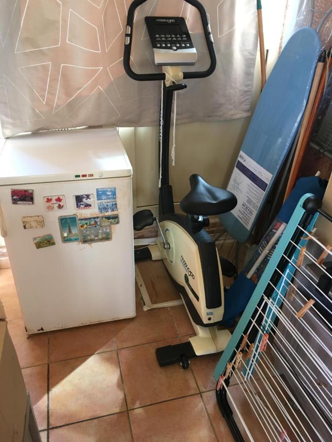 Cavalaire Vue Mer Au Loin Maisonnette Tout Equipee Pour 4 Personnes Avec Piscine Clim Wifi Velos Tv Barbecues Kültér fotó