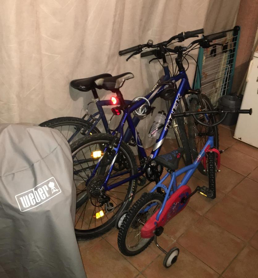 Cavalaire Vue Mer Au Loin Maisonnette Tout Equipee Pour 4 Personnes Avec Piscine Clim Wifi Velos Tv Barbecues Kültér fotó