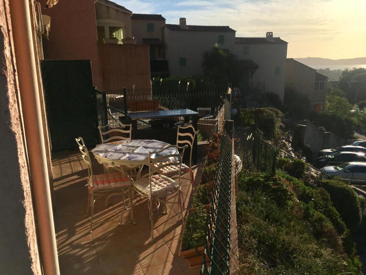 Cavalaire Vue Mer Au Loin Maisonnette Tout Equipee Pour 4 Personnes Avec Piscine Clim Wifi Velos Tv Barbecues Kültér fotó