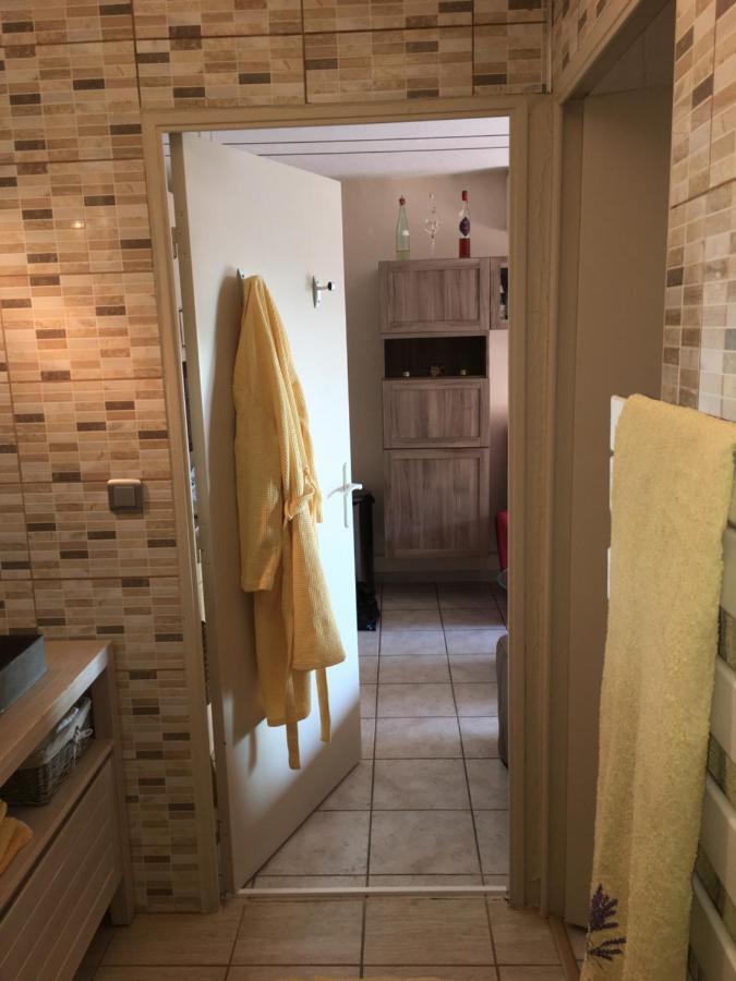 Cavalaire Vue Mer Au Loin Maisonnette Tout Equipee Pour 4 Personnes Avec Piscine Clim Wifi Velos Tv Barbecues Kültér fotó